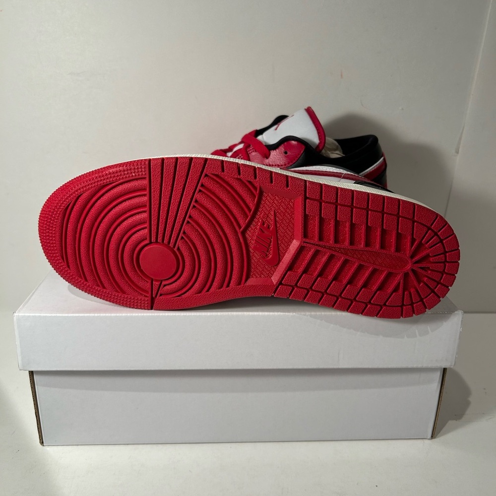 Jordan 1 Low Reverse Black Toe - Picture 4 of 4